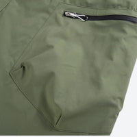 
                  
                    Unisex snowboard jacket and bibs set - olive green bib pants, pocket zip close-up detail, for powder and piste riding
                  
                
