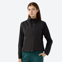 
                  
                    Women's fleece softshell jacket with stand collar - close-up details of stand collar and slim fit, for everyday urban wear
                  
                
