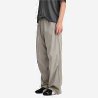 
                  
                    Unisex UPF50 water-repellent cargo pants - light gray wide-leg cargo pants with gray tee, for camping and outdoor weekends
                  
                