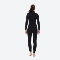 
                  
                    Sand 3mm unisex one-piece wetsuit - women's black wetsuit views, on-model side view, for paddleboarding and kayaking
                  
                
